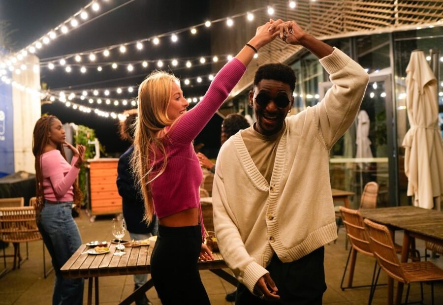 Noida Nightlife: A Simple Guide to the Best Areas and Safe Night Out Tips
